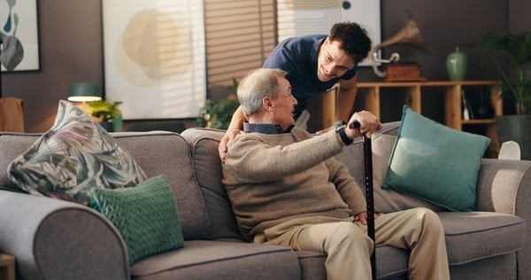 5 Signs Your Parent Can No Longer Live Alone Safely